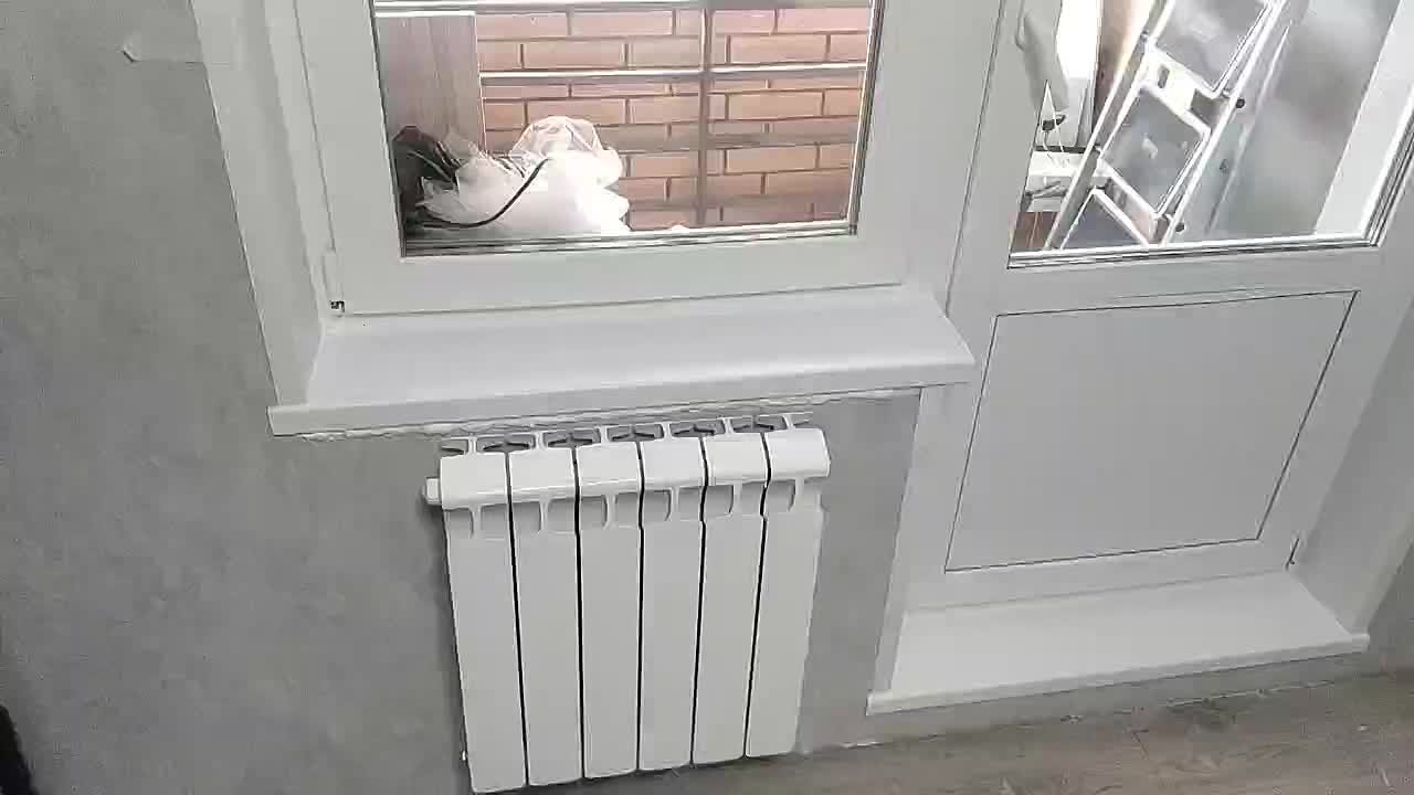 Откосы, подоконник и порожек под балконную дверь.